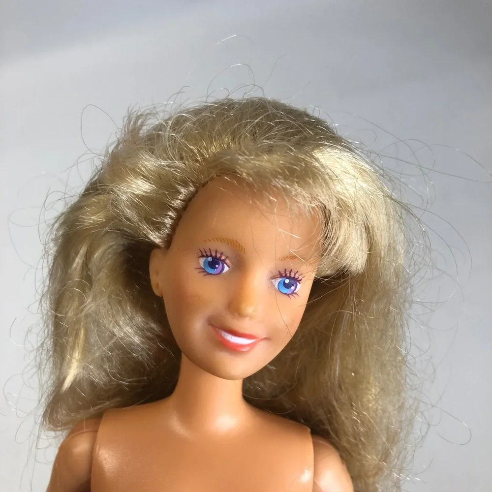 Vintage 1987 Hasbro Barbie Doll Blonde Hair‎ Blue Eyes Collectible Toy